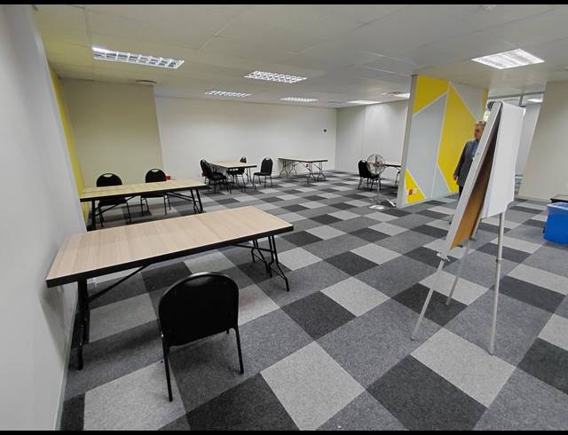 144M² OFFICE TO LET IN HALFWAY HOUSE